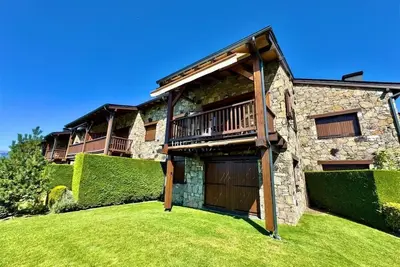 Image de Duplex idéal pour les familles, piscine, cheminée et Wi-Fi