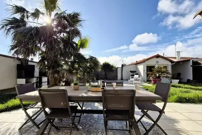 Image de Royan - Maison de plain-pied avec Piscine - Detente, Soleil et Confort!