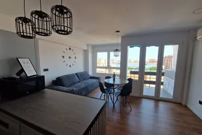 Image de Appartement rénové de 3 chambres avec ascenseur et climatisation