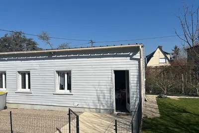 Image de maison cosy avec jardin clos calme tout confort