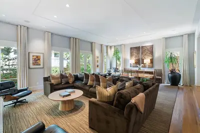 Image de World Cup Designer Home | Pool & Guest Suite
