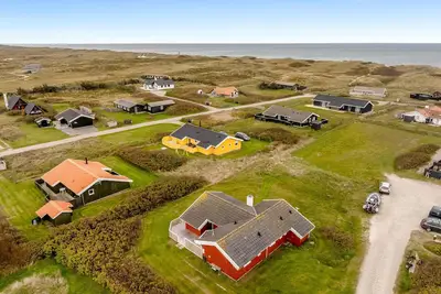 Image de Lovely holiday home with covered and enclosed terrace, close to the sea.