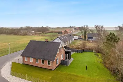Image de Holiday home with hot tub and space for 7 people.