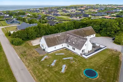 Image de Large pool house for 24 people, with almost everything in activities, 300.