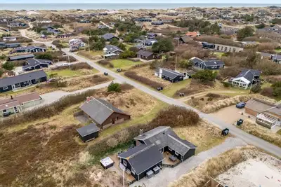 Image de Lovely holiday home with 6-person outdoor hot tub, close to the North Sea and.