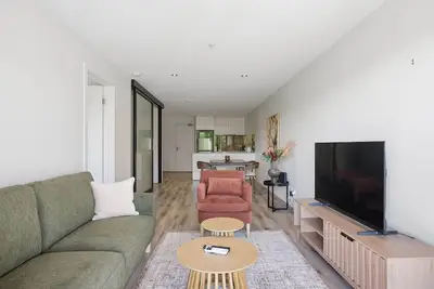 Image de Hawthorn Haven  Balcony Views & Comfort