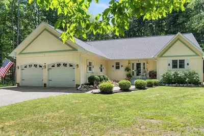 Image de Busy Bee Bungalow : 3  Br, 2  Ba House in Alanson, Sleeps 8