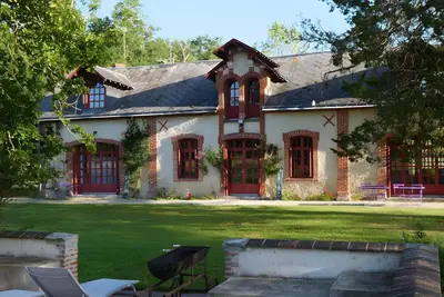Image de Les Ecuries - Domaine de la Trigalière avec piscine partagée