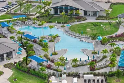 Image de Furnished 2br/2ba condo in Venice, Fl with 1, 152 sq ft of stylish, comfortable living. Open layout, modern kitchen, and serene bedrooms. Located in Wellen Park Golf & Country Club near beaches, dining, and shops. No golf membership included.