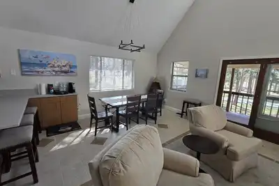 Image de Charming 3-bedroom plus extra beds in the basement living room in lovely Warsaw