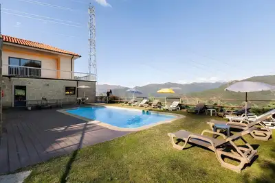 Image de Maison de vacances 'Casa De Balinhas - Gerês' avec vue montagne, Wi-Fi et climatisation