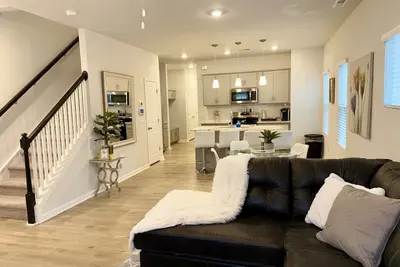 Image de Sloan Garden House: Modern Townhome Near South End