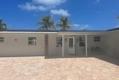 Image de Ocean Breeze Retreat/ Elegant 3/3 in Marathon/ Coastal Luxury Living