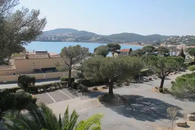Studio cabine climatisé dans résidence avec piscine