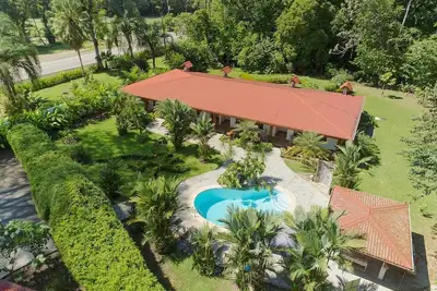 Image de Stunning suite 104 walking distance to Dominical beach shared pool and Bbq area!