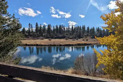 Image de Beautiful rustic lodge on Williamson River. Only 30 miles to Crater Lake!