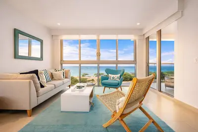 Image de Coastal Elegance I Eagle Beach Ocean View I 4th Fl
