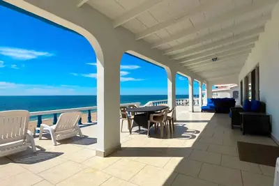 Image de Beautiful Beachfront Home Casa de Veranos