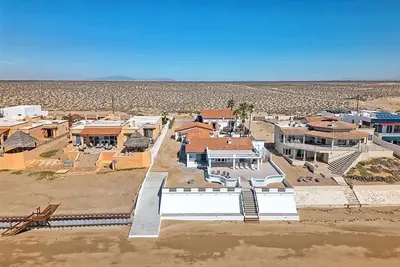 Image de Clean & Beautiful Beachfront Home Irish Dream