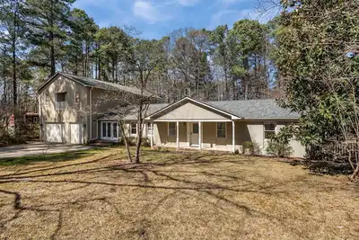 Image de Cary Canopy - Pet-Friendly 4, 000 Sq Ft Retreat w/ Pool, Game Room, Sleeps 12