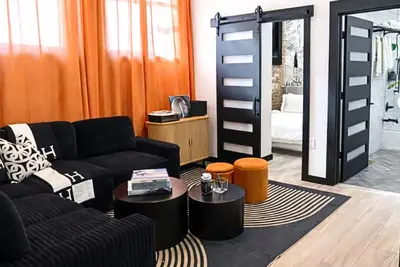 Image de Brand New 18 Mins to Nyc! Sleek & Modern 2br Apt Sleeps 9