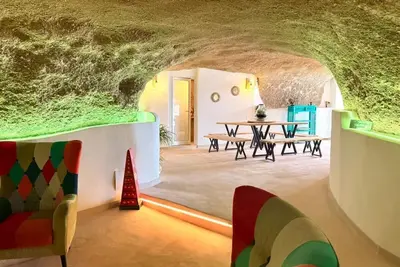 Image de Superbe Maison Grotte avec piscine chauffée et vue sur mer