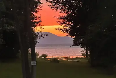 Image de Lake Front Oasis / Private Beach / Epic Sunsets