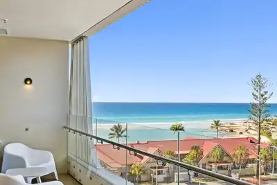 Image de Miles at Kirra Point 604 - Luxury on Kirra Beachfront - Linen Provided - Min. 3 Night Stays
