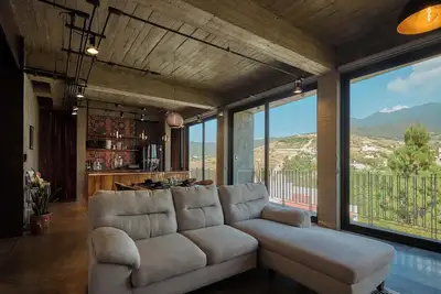 Image de Stylish Apartment w/ Hot Tub & Mountain Views