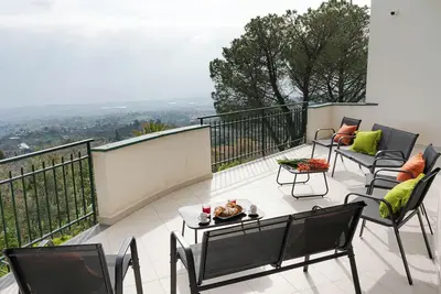 Image de Spacious villa with views of the sea, the Etna volcano, mountains and Taormina.