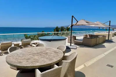 Image de Luxury Oceanfront Penthouse • Massive Terrace, Jacuzzi, Sunset Views • Sleeps 12