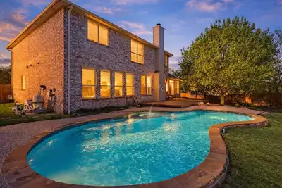 Image de Wellness 5br W Pool, Bbq, Yard & Fire Pit