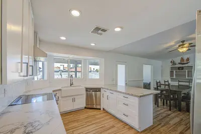 Image de Entire House to Yourself! Spacious house in pleasant Mesa with Comfort -Pets ok