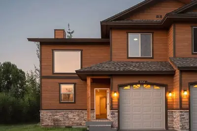 Image de New Creekside Chalet