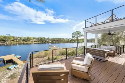 Image de Bella Vista & Coastal Chateau: Lakefront Retreat with Dock, Kayaks, Bikes & Fire Pit