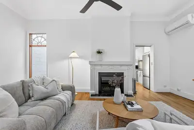 Image de Heritage Stone Cottage | East End, Study, Mezzanine