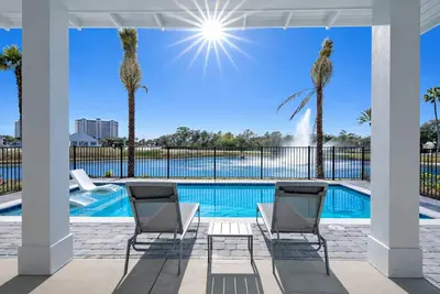 Image de New! Luxury 5br Home w Private Pool, Walk To Beach, Sleeps 16, 5 Star Amenities