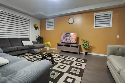 Image de Entire A/C Home near Airport, All 3 levels