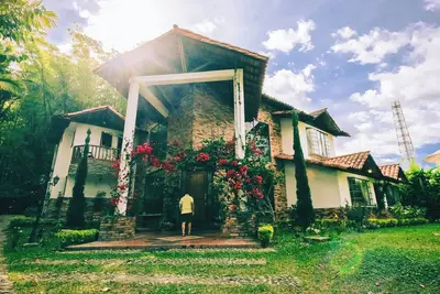 Image de Beautiful country house in the city!