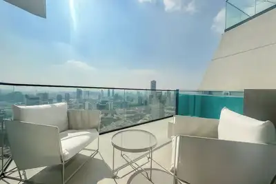 Modern 1 Bedroom with Private Balcony Pool