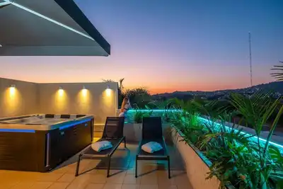 Image de Maisonnette 3ch avec jacuzzi sur le toit et vue