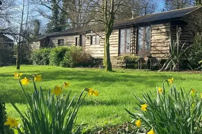 Image de Secluded Lakeside Log Cabin near to beautiful Pembrokeshire beaches.