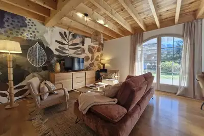 Image de Maison lumineuse avec terrasse ensoleillée & vue montagne