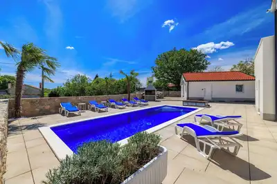 Image de Charming vacation apartment with swimming pool, barbecue & private parking space