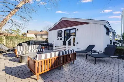 Image de Coastal Cottage Retreat | 3br w/ Patio, Outdoor Kitchen & Parking