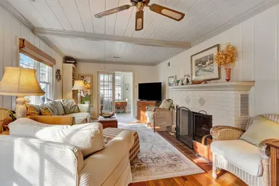 Image de Steps from Dewey Beach & Rehoboth Bay – 3br Coastal Cottage Escape