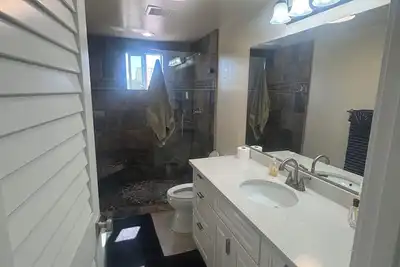 Image de Tropical Oasis: Island Vibes Heart of Desert.