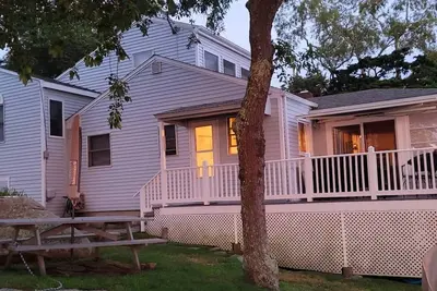 Image de Awesome Oceanfront 4-bedroom watersports cottage in Mystic