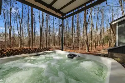 Image de Hot Tub*Fire Pit*Fireplace*Bbq Grill*Deck*Foosball