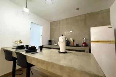 Image de Cozy 1 bdrm Golden Zone apartment 1cv